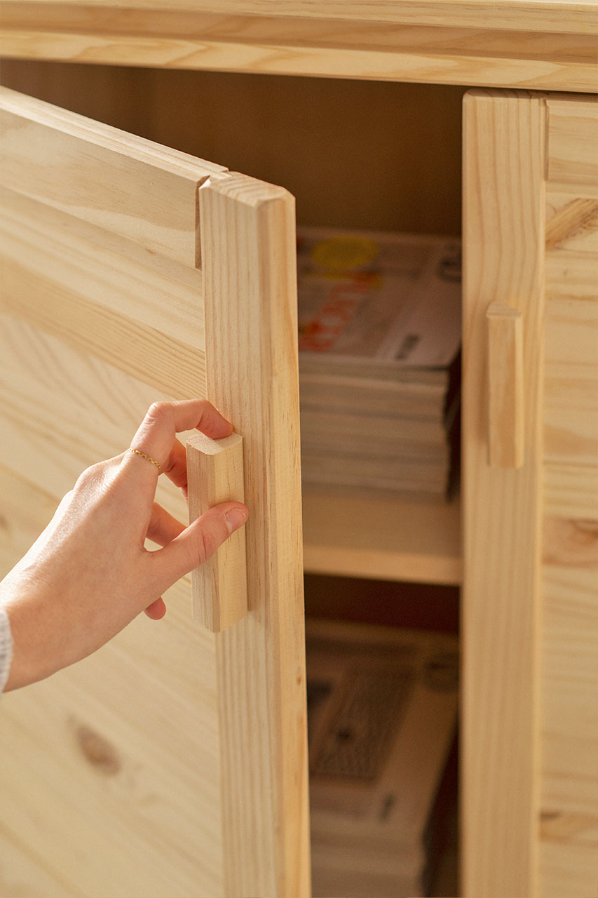 Imagen de ambiente 4 para:Armario bajo de madera natural con estanter&iacute;a